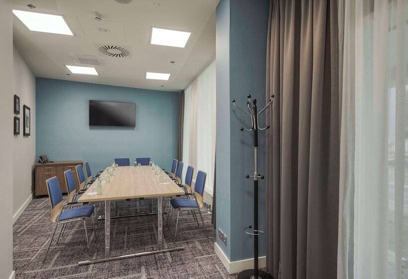 Hotelli Hampton By Hilton Stuttgart City Centre