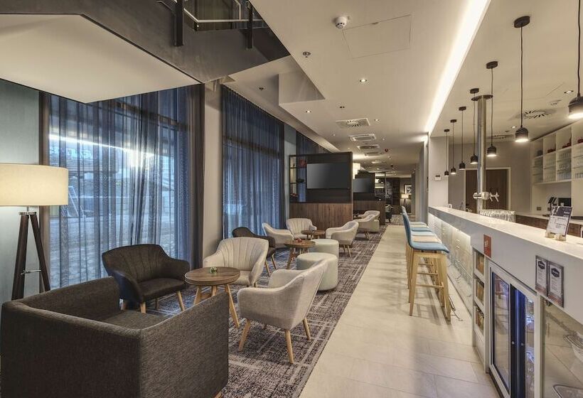 Hotelli Hampton By Hilton Stuttgart City Centre