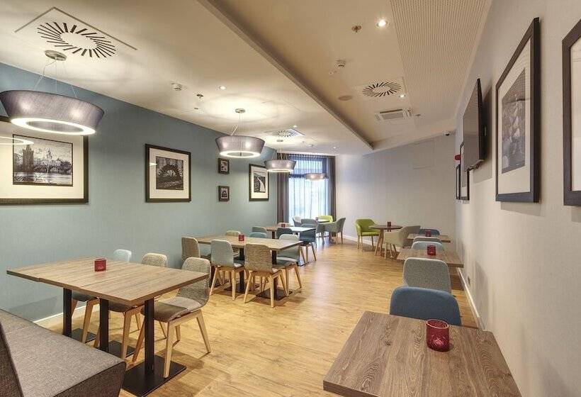 Hotelli Hampton By Hilton Stuttgart City Centre