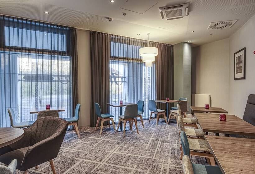 Hotelli Hampton By Hilton Stuttgart City Centre