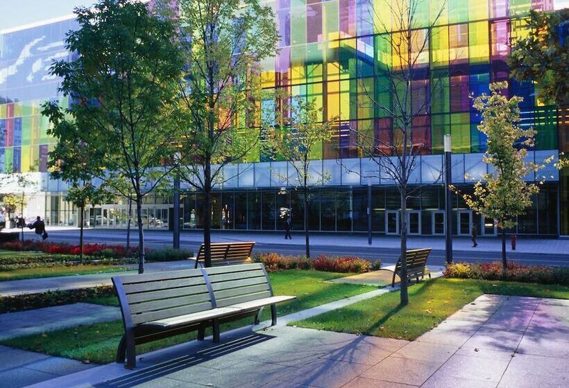 هتل Hilton Garden Inn Montreal Midtown