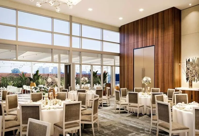 Hotelli Hilton Garden Inn Montreal Midtown