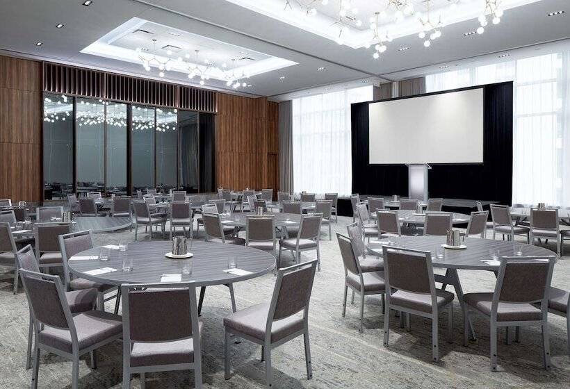 هتل Hilton Garden Inn Montreal Midtown