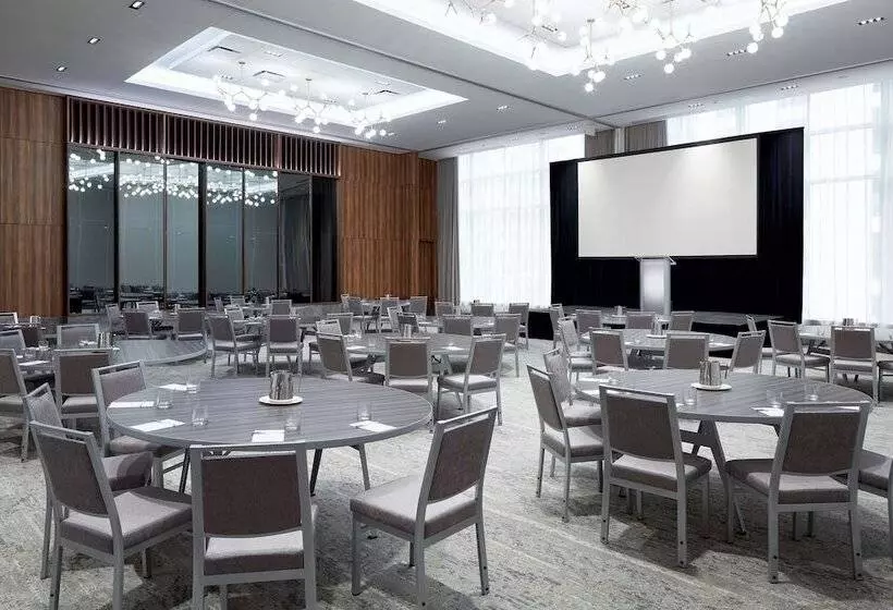 Hotelli Hilton Garden Inn Montreal Midtown