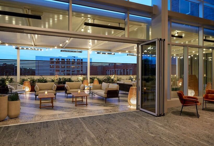 هتل Hilton Garden Inn Montreal Midtown