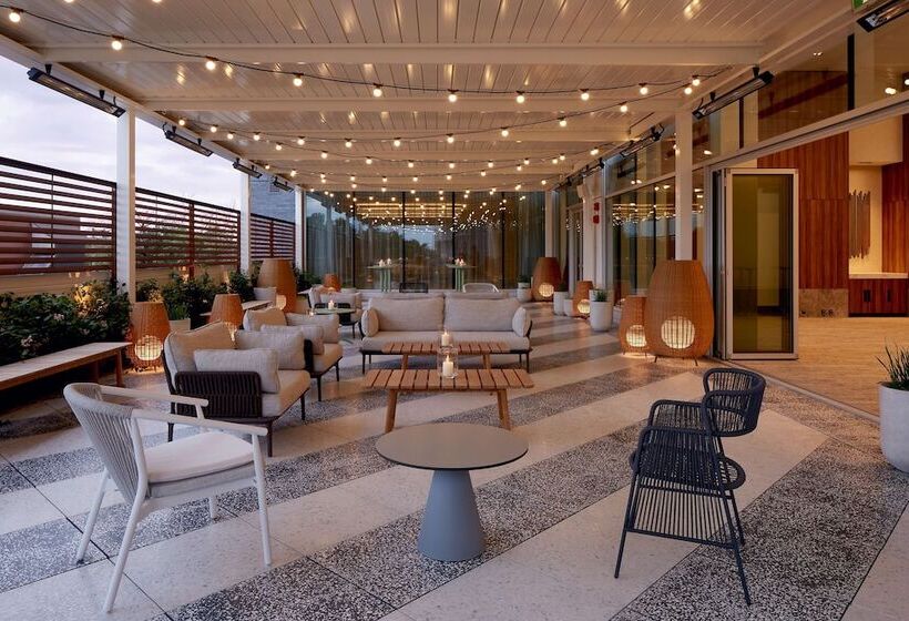 هتل Hilton Garden Inn Montreal Midtown