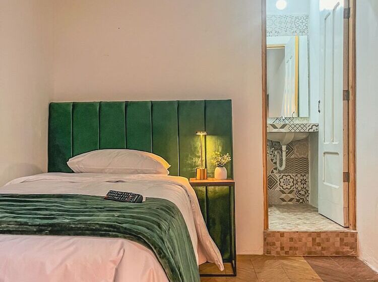 هتل Patio Zaragoza