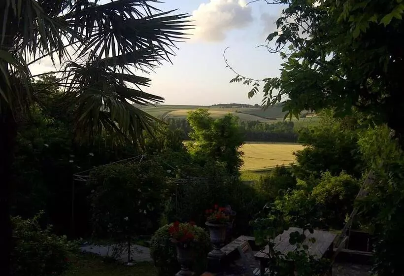 Aamiaismajoitus (B&B) Chez Brown