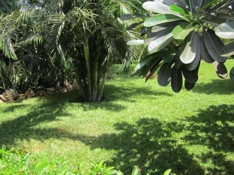 Bed and Breakfast Joysvilla Family Holiday Home