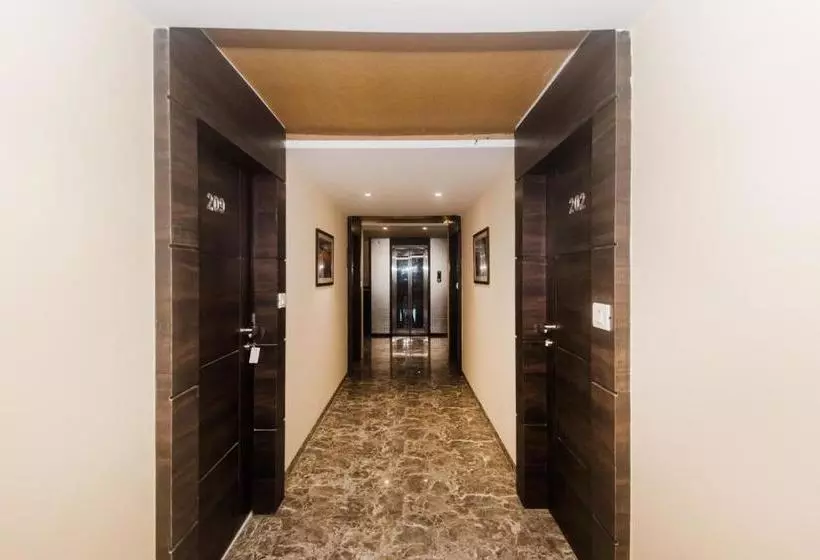 Hotelli Capital O 18290 Sai Residency