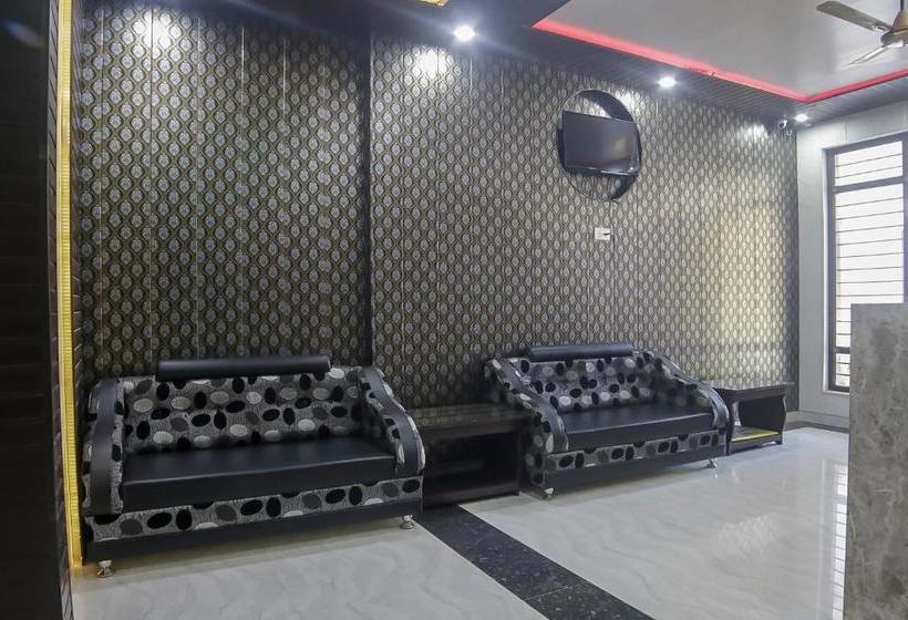 Hotel Oyo 30488 Satkar