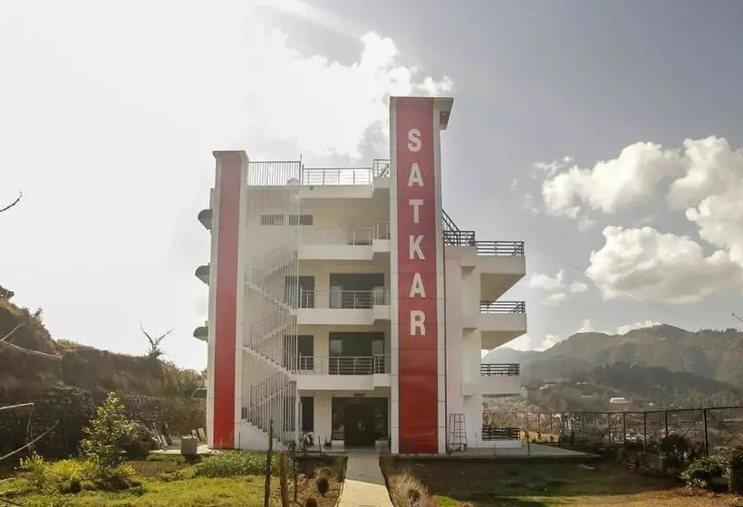 هتل Oyo 30488 Satkar