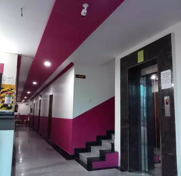 Hotelli Rr Residency