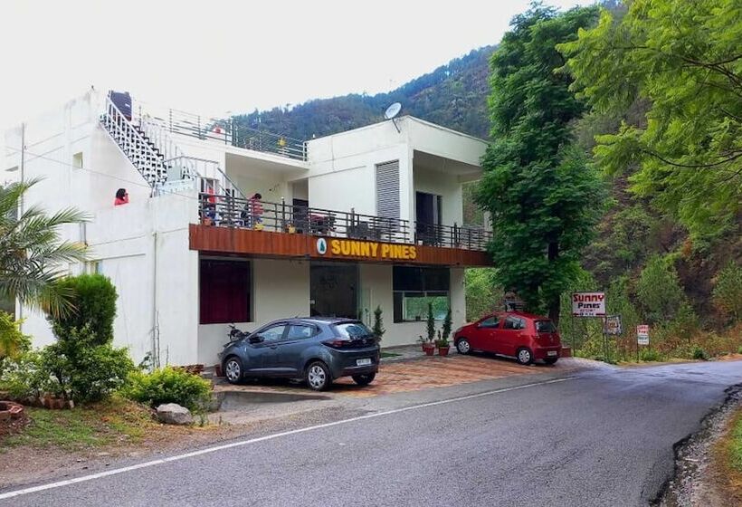 Отель Sunny Pines Resort