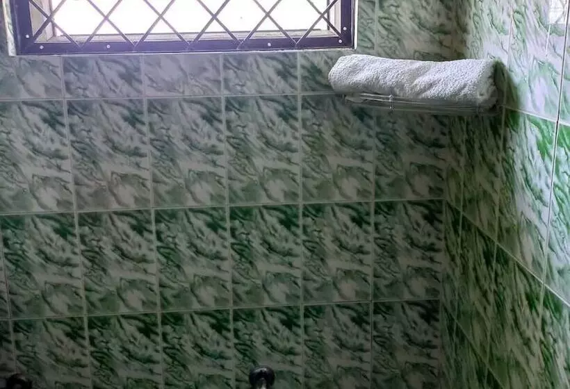 Hotelli Sunny Pines Resort