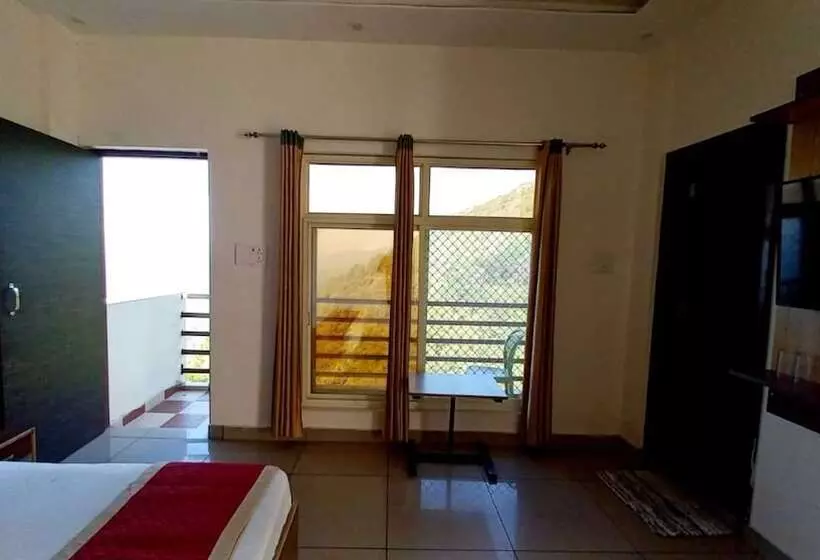 Hotelli Sunny Pines Resort