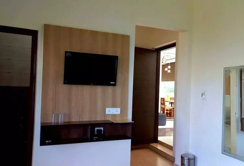 Hotelli Sunny Pines Resort