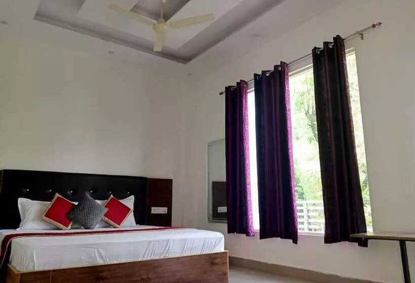 Hotelli Sunny Pines Resort