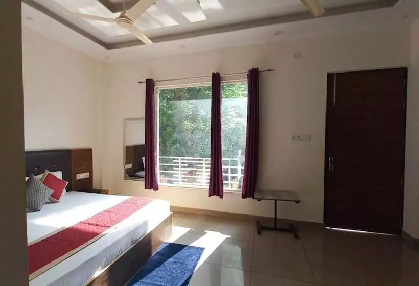 Hotelli Sunny Pines Resort