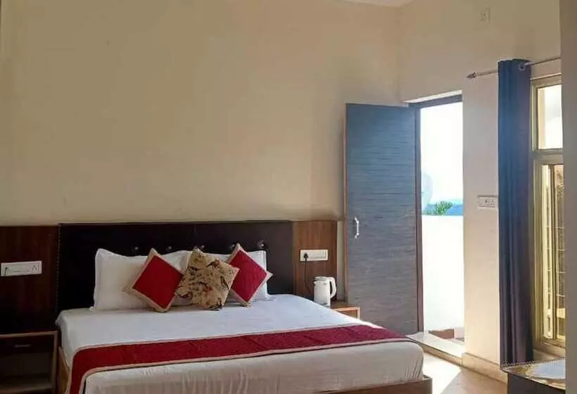 Hotelli Sunny Pines Resort