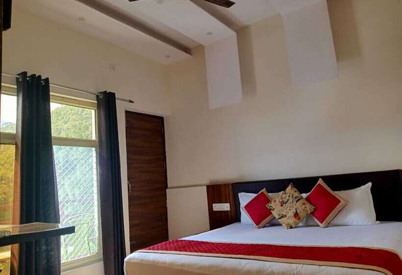 Отель Sunny Pines Resort