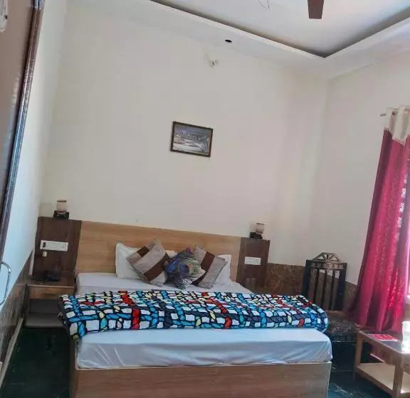 Hotelli Sunny Pines Resort