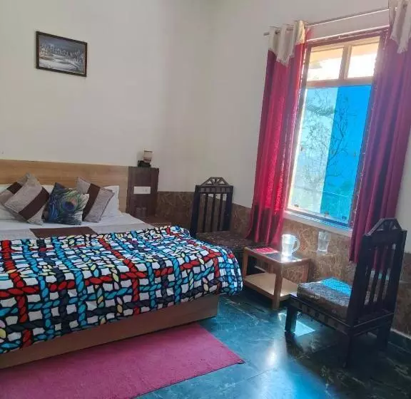 Hotelli Sunny Pines Resort