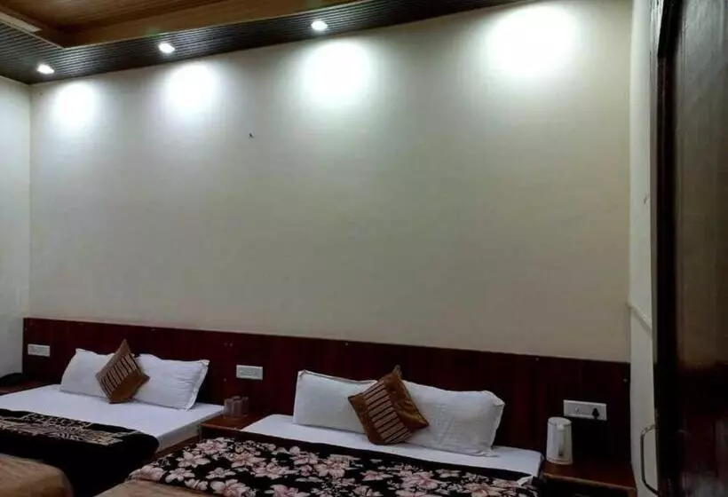 Hotelli Sunny Pines Resort