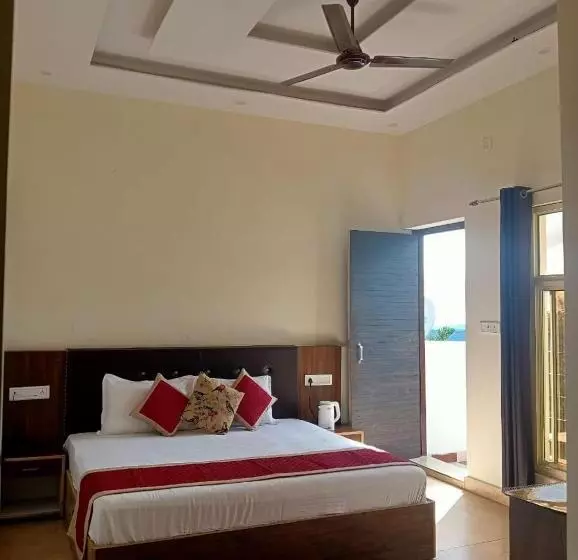 Hotelli Sunny Pines Resort