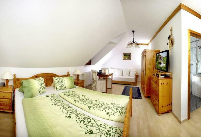 פנסיון Landhaus Zur Therme