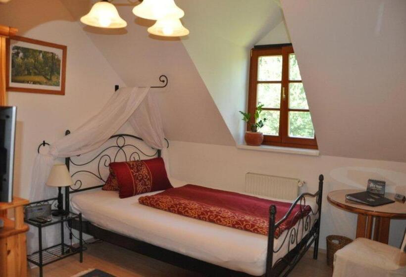 פנסיון Landhaus Zur Therme