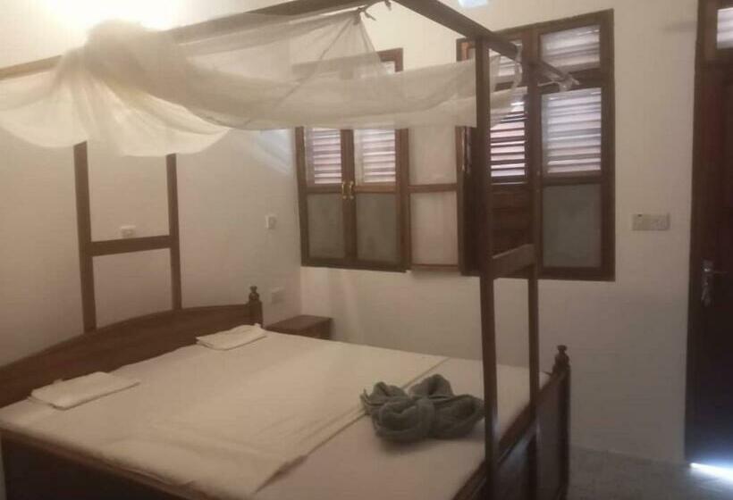 پانسیون Iddi House