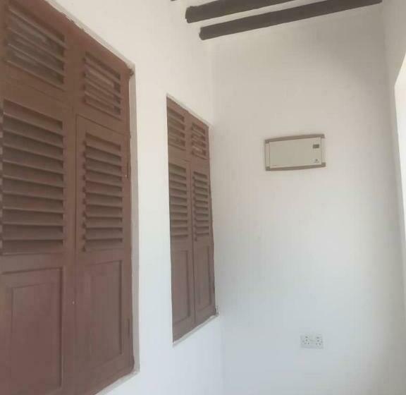 پانسیون Iddi House