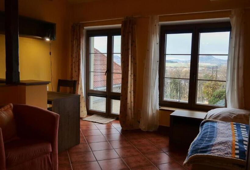 펜션 Penzion Na Hradbách