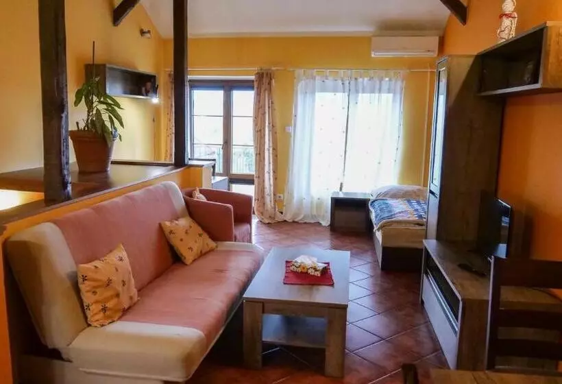 Majatalo Penzion Na Hradbách