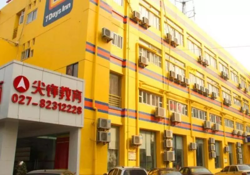 Hotelli 7days Inn Wuhan Baibuting Garden