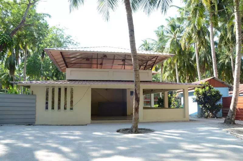 Hotelli Coconhuts Beach Resortneil Island