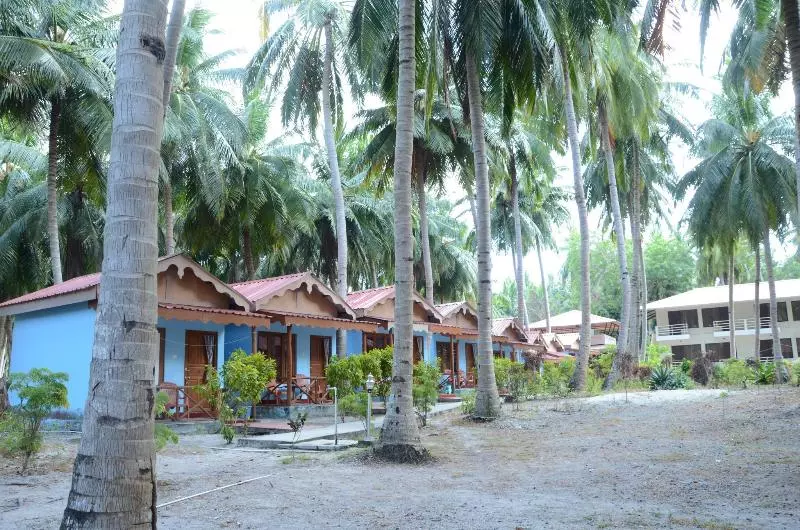 Hotelli Coconhuts Beach Resortneil Island