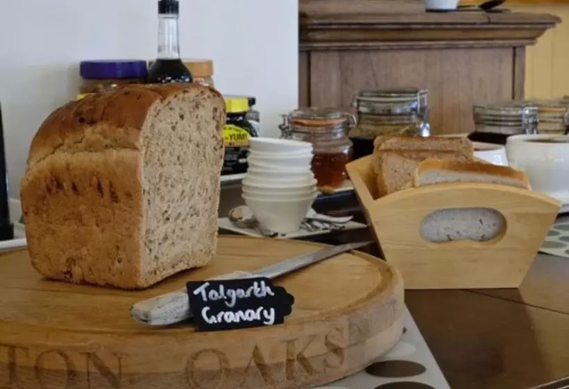 Aamiaismajoitus (B&B) Canaston Oaks