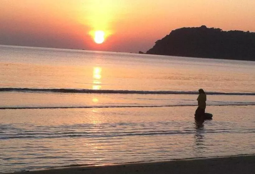 ホテル Laemsing Whitehouse Resort