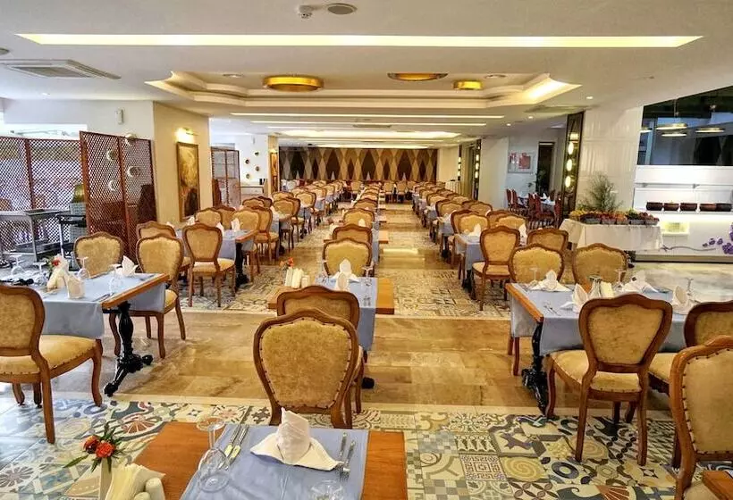 Hotelli Orkis Palace Thermal & Spa