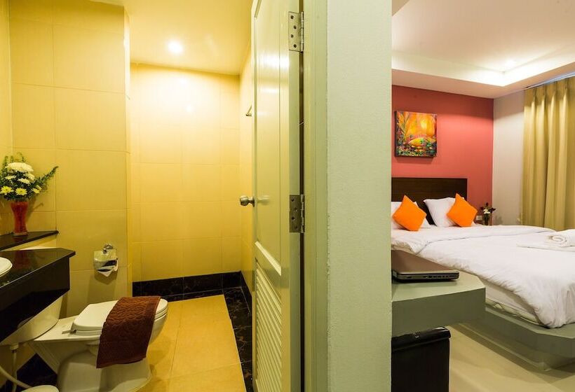 Hotel Tillthong Garden