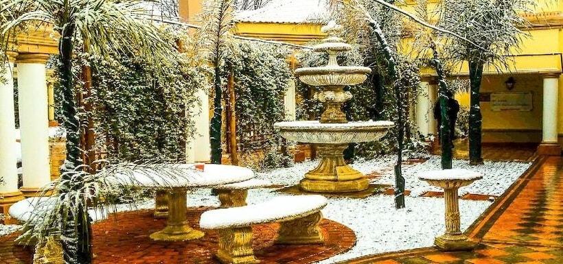 Pension Caesars Guesthouse & Conference Centre