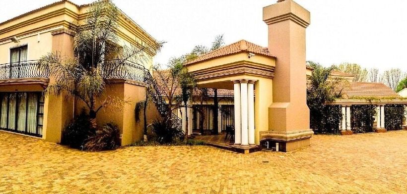 Pension Caesars Guesthouse & Conference Centre