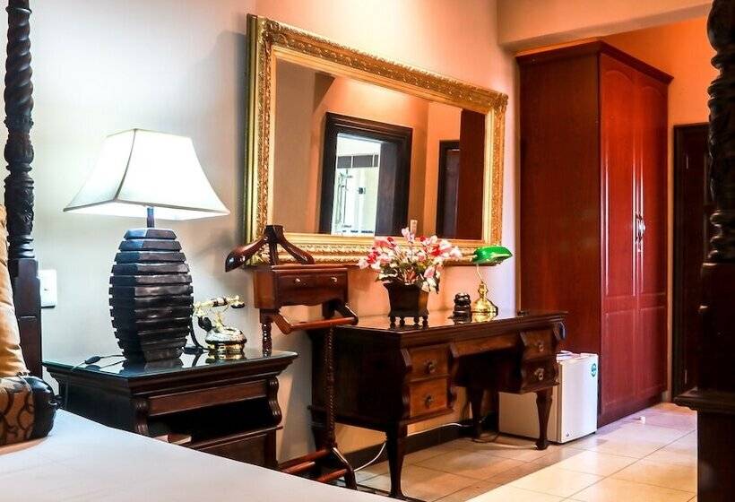 Pension Caesars Guesthouse & Conference Centre