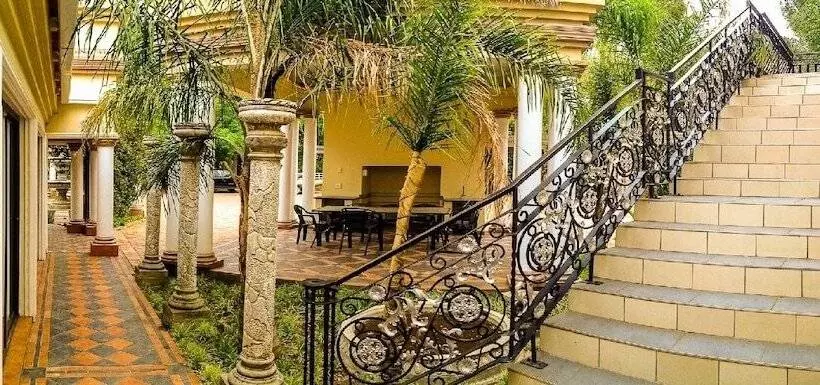 ペンション Caesars Guesthouse & Conference Centre