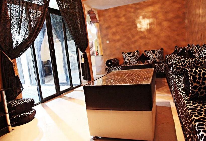 פנסיון Naima House