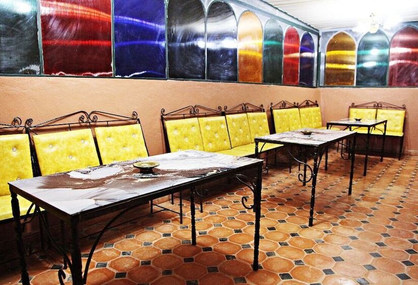 פנסיון Naima House