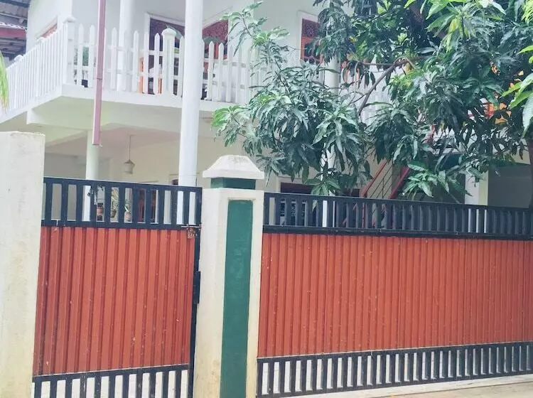 Aamiaismajoitus (B&B) Sudu Neluma Home Stay