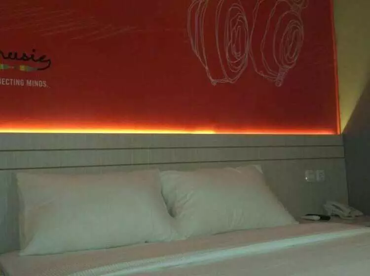 Front One Inn Sidoarjo